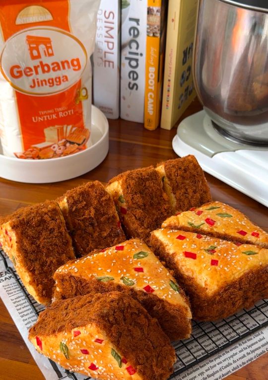 Triangle Floss Bread