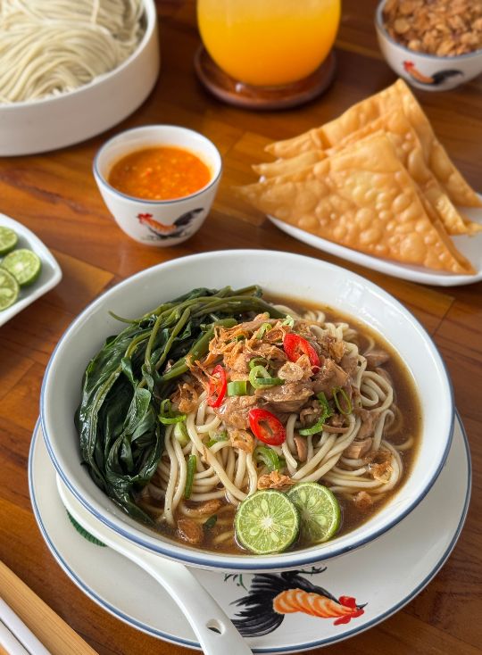 Mie Kangkung Pangsit