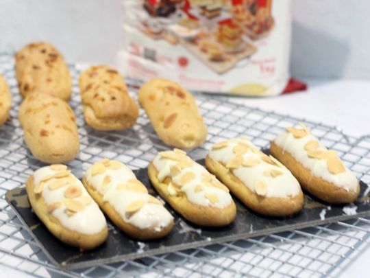 eclair kurma almond