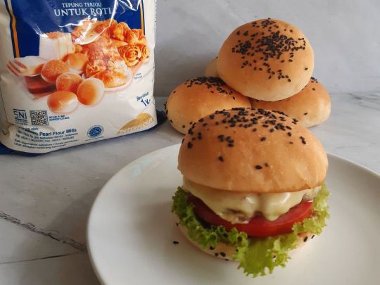 black sesame bun burger