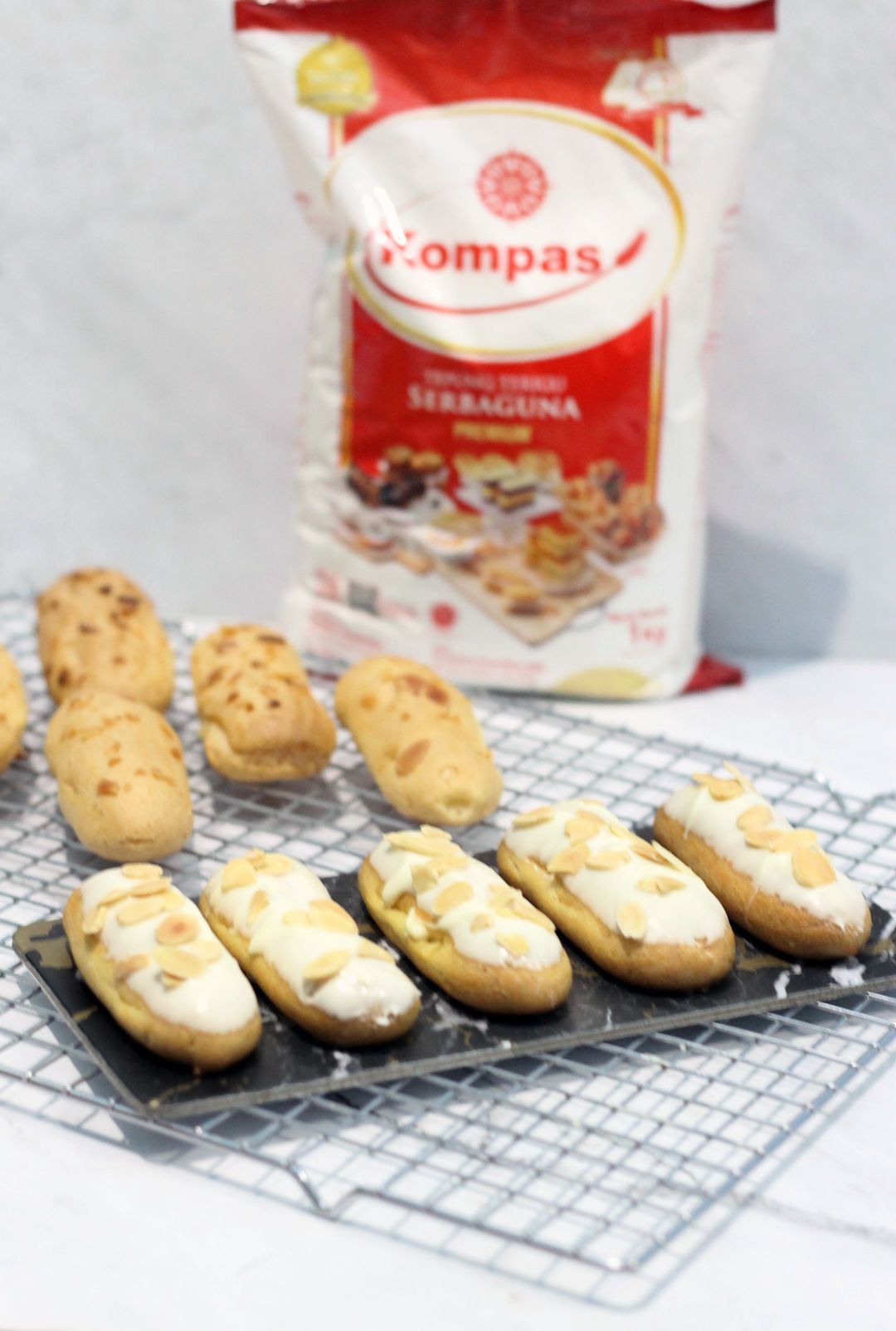 Éclair Kurma Almond