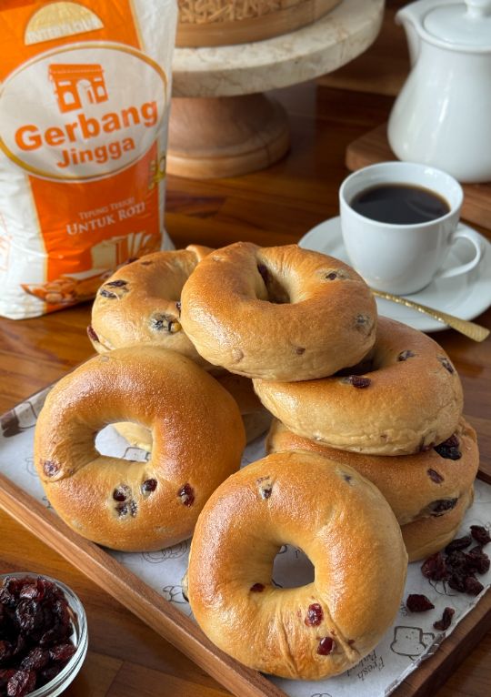 Cranberry Cheese Bagel