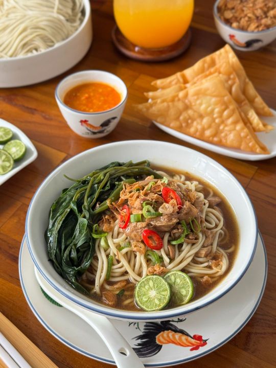 Mie Kangkung Pangsit