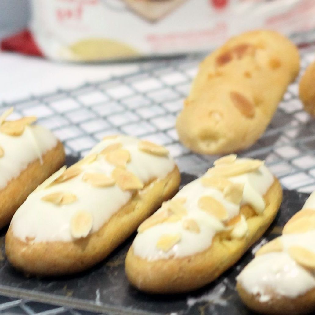 Éclair Kurma Almond